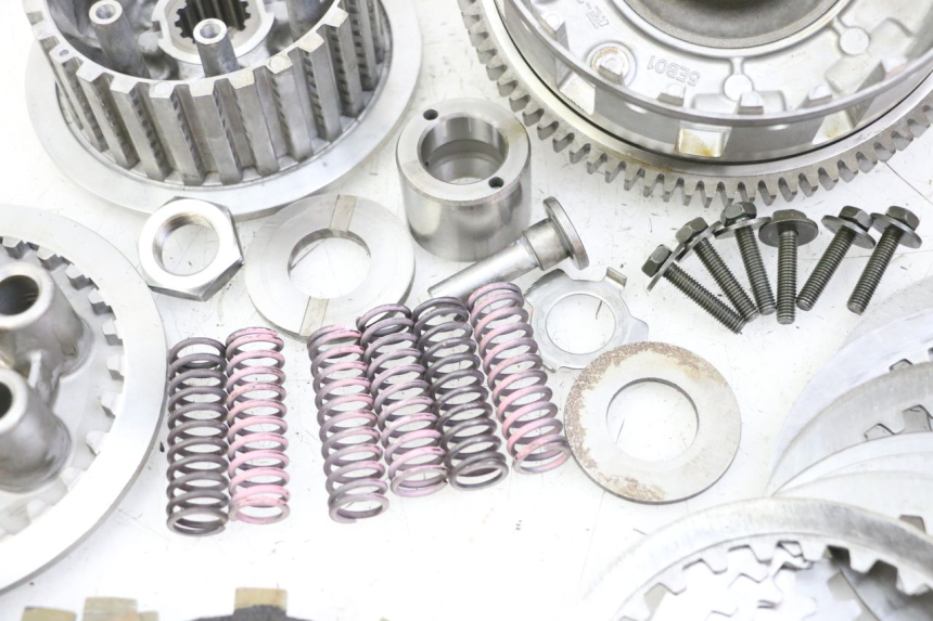 photo de CLUTCH YAMAHA FZ6 FAZER S2 600 (2007 - 2011) - Alternative perspective