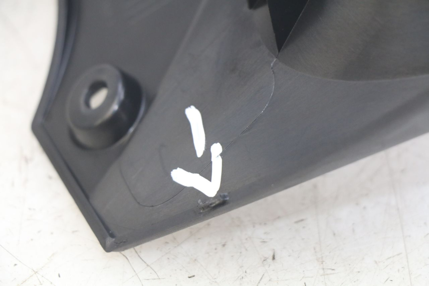 photo de SPEEDOMETER SURROUND PEUGEOT CITYSTAR AIR 125 (2014 - 2017) - Alternative perspective