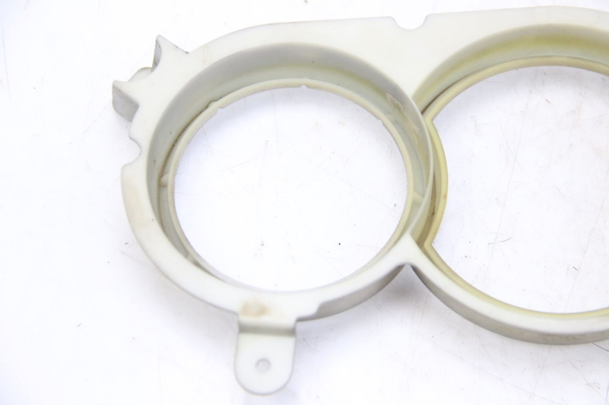 photo de SPEEDOMETER SURROUND PEUGEOT CITYSTAR 50 (2013 - 2017) - Fixing points details