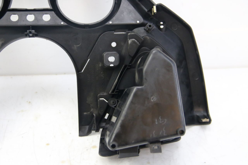 photo de SPEEDOMETER SURROUND KYMCO DINK STREET 125 (2009 - 2014) - Zoom on usage condition