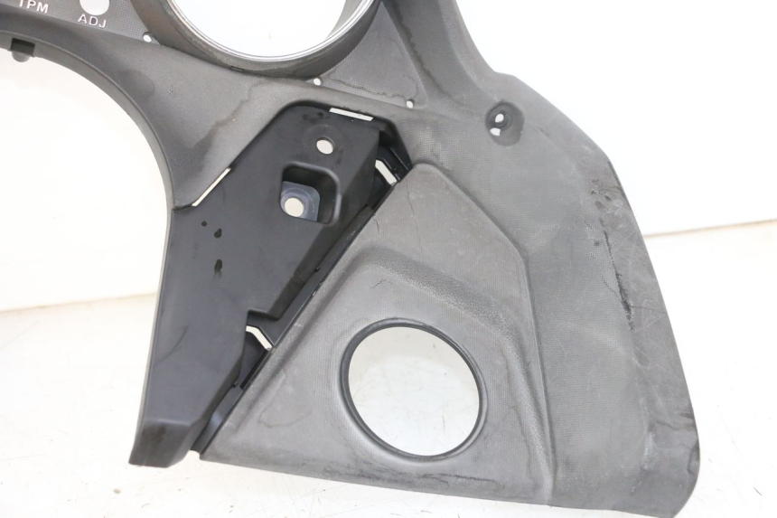 photo de SPEEDOMETER SURROUND KYMCO DINK STREET 125 (2009 - 2014) - Focus on structure