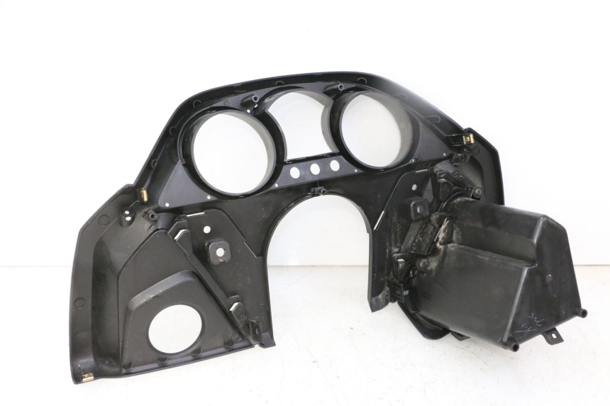 photo de SPEEDOMETER SURROUND KYMCO DINK STREET 125 (2009 - 2014) - Fixing points details