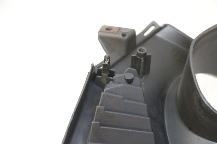 photo de SPEEDOMETER SURROUND HONDA FES S-WING SWING ABS 125 (2007 - 2015) - Zoom on usage condition