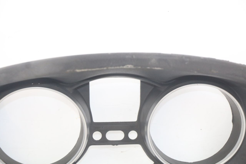 photo de SPEEDOMETER SURROUND PIAGGIO MP3 LT 400 (2007 - 2012) - Distinctive features