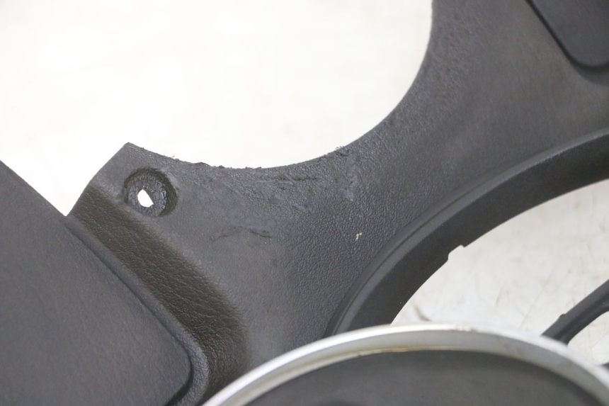 photo de SPEEDOMETER SURROUND PIAGGIO MP3 LT 400 (2007 - 2012) - Technical close-up