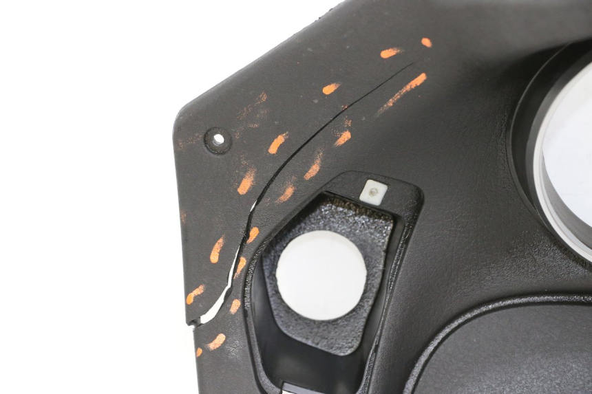 photo de SPEEDOMETER SURROUND PIAGGIO MP3 LT 400 (2007 - 2012) - High-resolution close-up