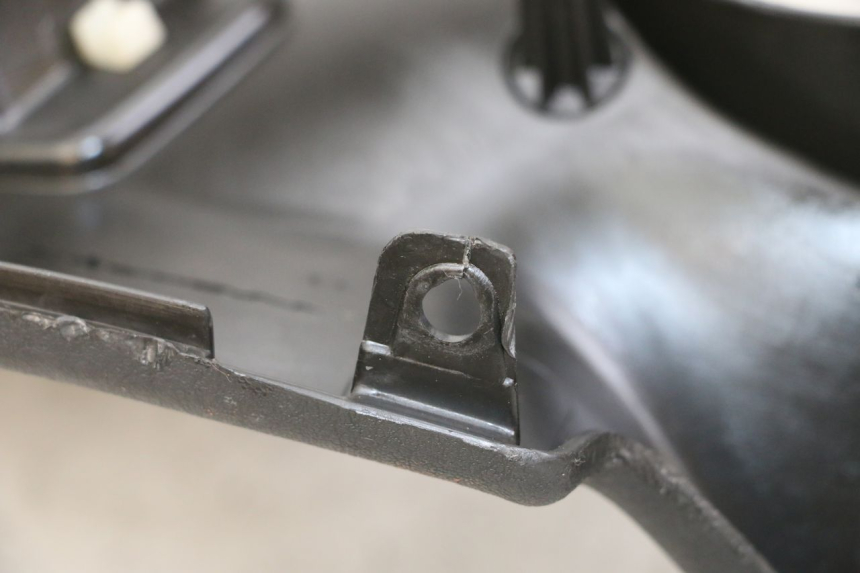 photo de SPEEDOMETER SURROUND PIAGGIO MP3 LT 400 (2007 - 2012) - Zoom on usage condition