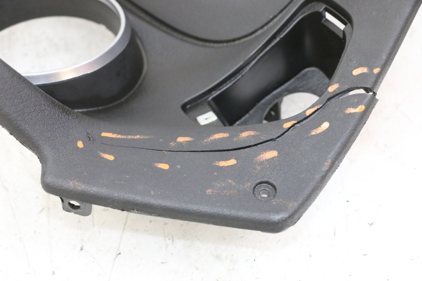 photo de SPEEDOMETER SURROUND PIAGGIO MP3 LT 400 (2007 - 2012) - Surface and material condition