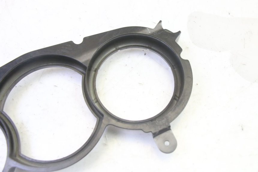 photo de SPEEDOMETER PANEL PEUGEOT SATELIS 125 (2013 - 2018) - Fixing points details