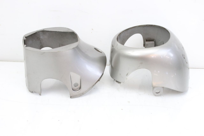 photo de SPEEDOMETER SURROUND KYMCO SENTO 100 (2008 - 2013) - Fixing points details