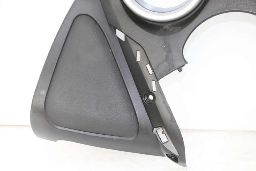 photo de SPEEDOMETER SURROUND YAMAHA X-MAX XMAX 125 (2010 - 2013) - Technical close-up