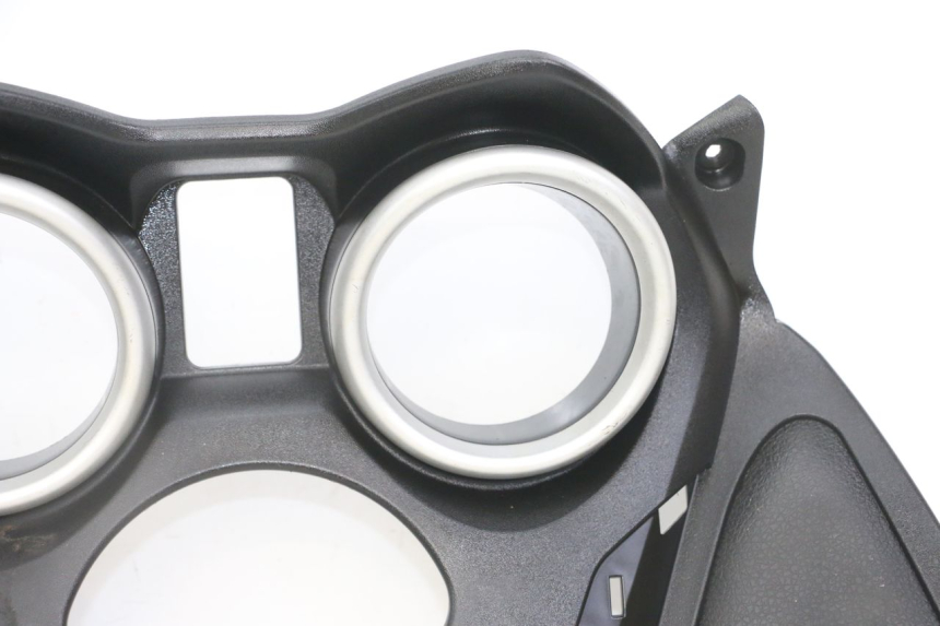 photo de SPEEDOMETER SURROUND YAMAHA X-MAX XMAX 125 (2010 - 2013) - Fixing points details