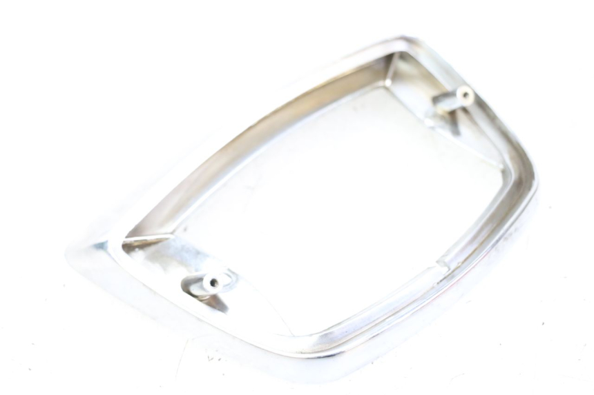 photo de REAR LIGHT SURROUND PIAGGIO VESPA LX 2T 50 (2005 - 2013) - Main view