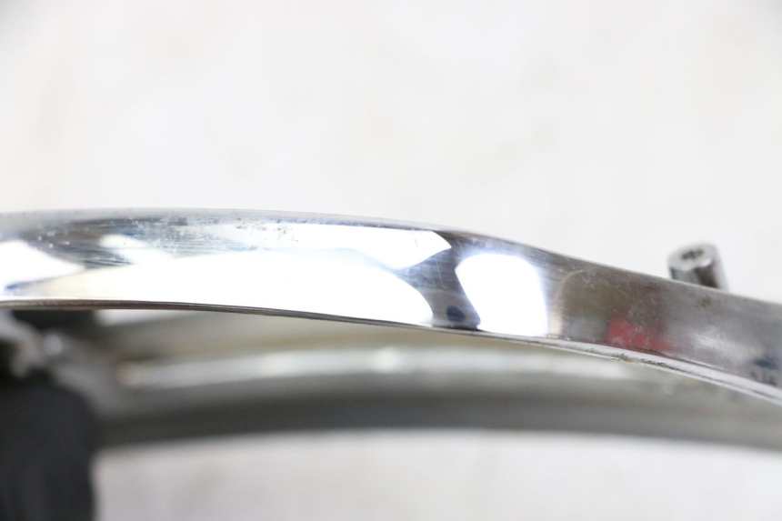 photo de REAR LIGHT SURROUND PIAGGIO VESPA LX 2T 50 (2005 - 2013) - Zoom on usage condition