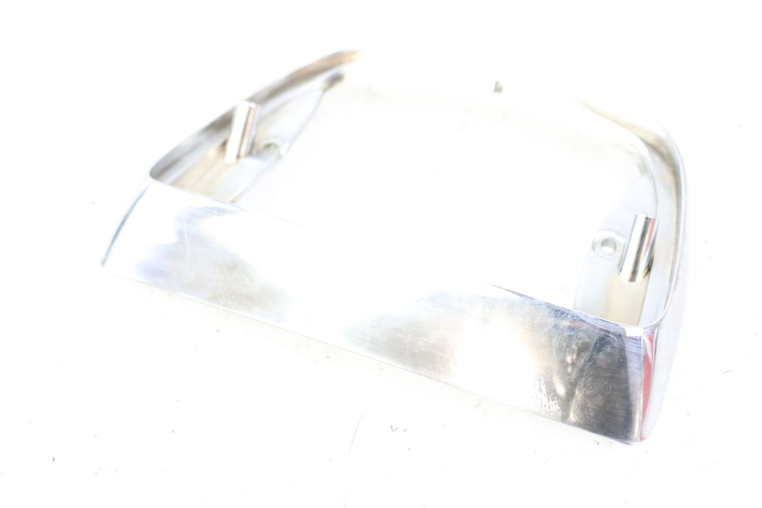 photo de REAR LIGHT SURROUND PIAGGIO VESPA LX 2T 50 (2005 - 2013) - Fixing points details