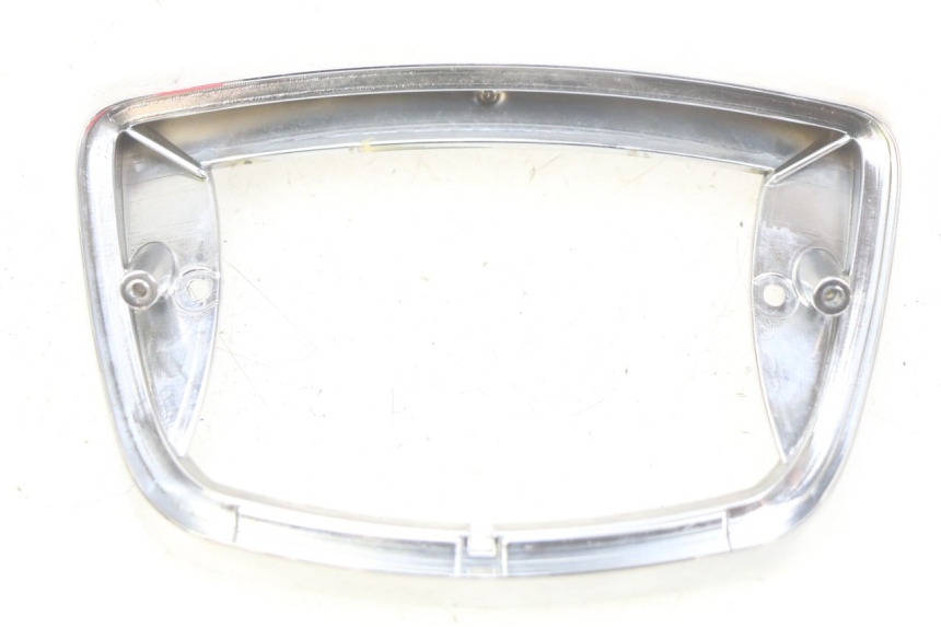 photo de REAR LIGHT SURROUND PIAGGIO VESPA LX 2T 50 (2005 - 2013) - Main view
