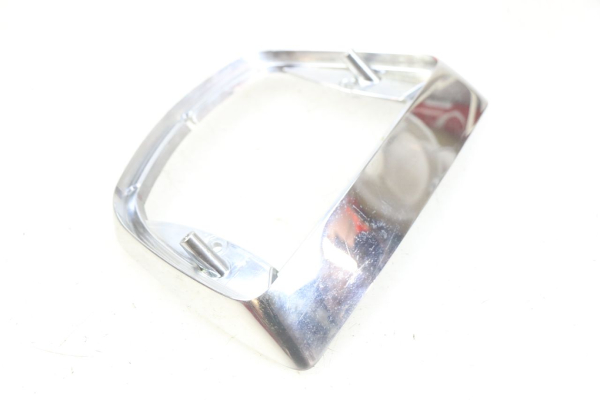 photo de REAR LIGHT SURROUND PIAGGIO VESPA LX 2T 50 (2005 - 2013) - Component detail