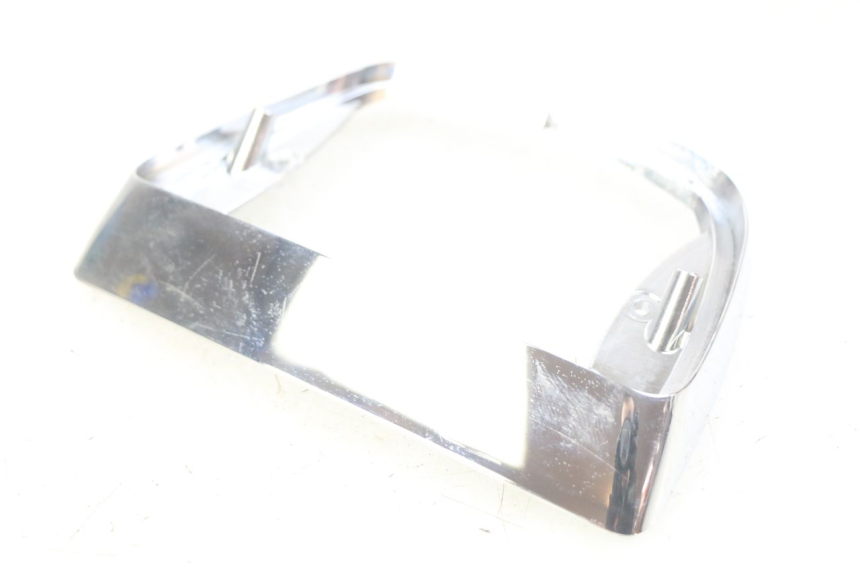 photo de REAR LIGHT SURROUND PIAGGIO VESPA LX 2T 50 (2005 - 2013) - Alternative perspective