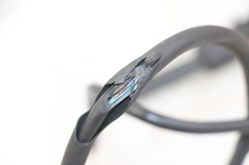 photo de SPEEDOMETER DRIVE PEUGEOT ELYSTAR 125 (2002 - 2007) - Fixing points details