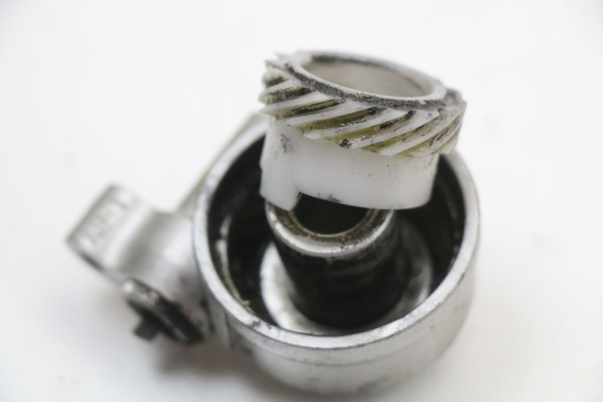 photo de SPEEDOMETER DRIVE SYM MIO 50 (2005 - 2010) - Alternative perspective