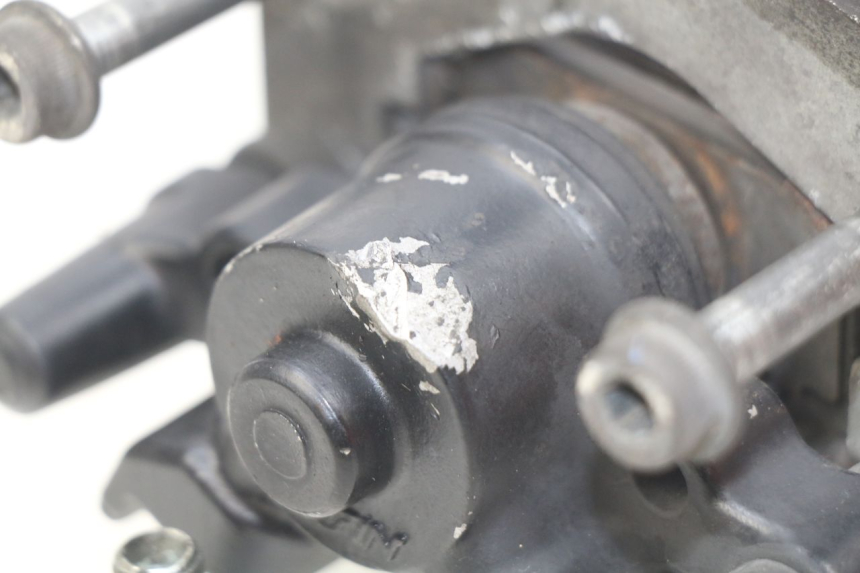 photo de REAR BRAKE CALIPER SUZUKI BURGMAN 125 (2007 - 2014) - Zoom on usage condition