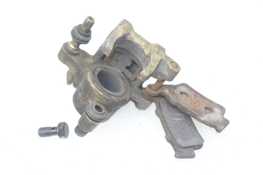 photo de REAR BRAKE CALIPER HONDA CB 500 (1997 - 2003) - Alternative perspective