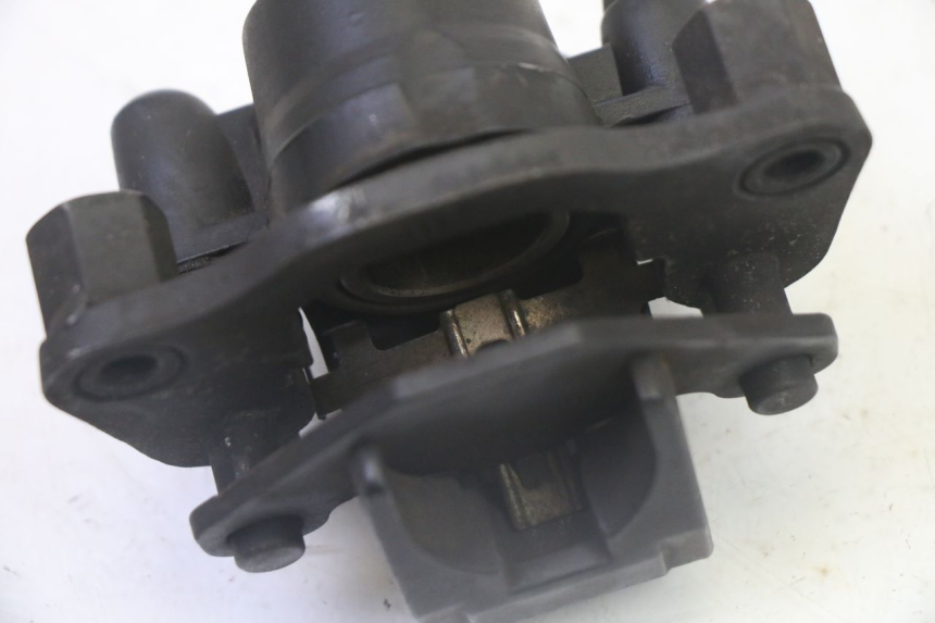 photo de REAR BRAKE CALIPER PEUGEOT CITYSTAR 50 (2013 - 2017) - Fixing points details