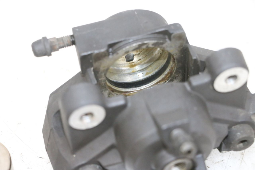 photo de REAR BRAKE CALIPER SUZUKI GSF N BANDIT 600 (1996 - 1999) - Zoom on usage condition