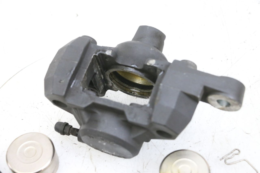 photo de REAR BRAKE CALIPER SUZUKI GSF N BANDIT 600 (1996 - 1999) - Technical close-up