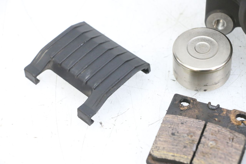 photo de REAR BRAKE CALIPER SUZUKI GSF N BANDIT 600 (1996 - 1999) - Surface and material condition