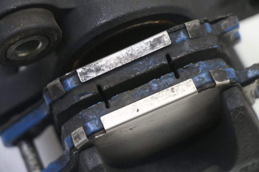 photo de REAR BRAKE CALIPER SUZUKI GSR 750 (2011 - 2017) - Surface and material condition