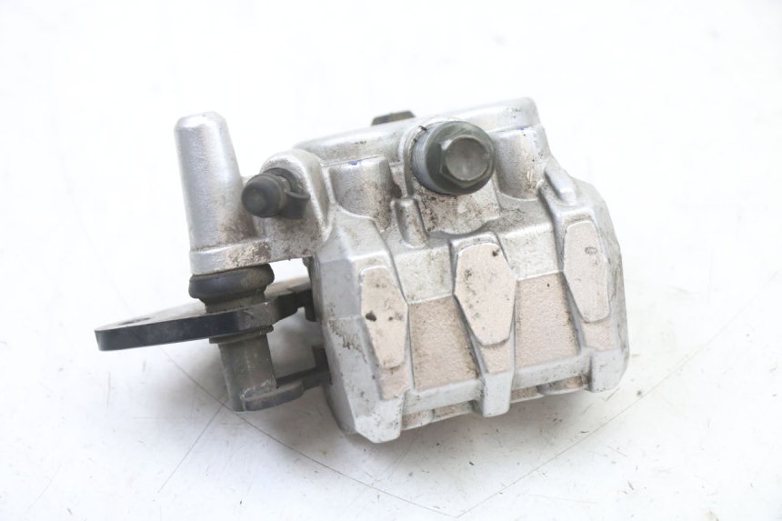 photo de REAR BRAKE CALIPER LONGJIA SHARPY 125 (2020 - 2024) - Zoom on usage condition