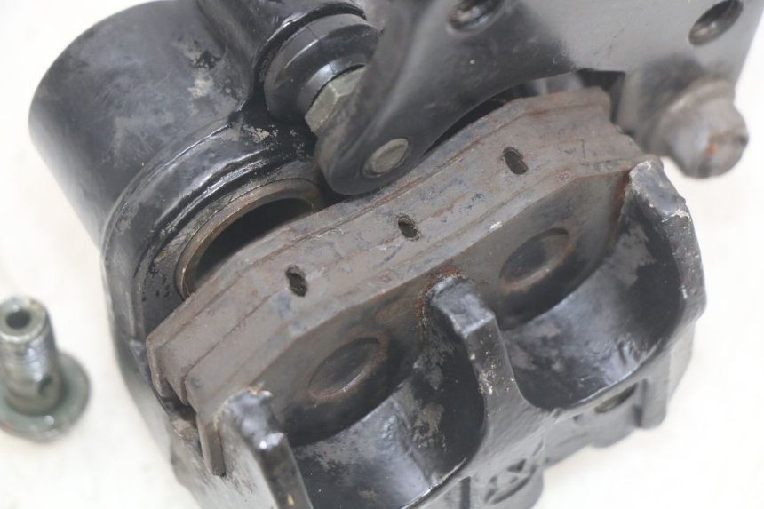 photo de REAR BRAKE CALIPER YAMASAKI ROADSTER 50 (2013 - 2018) - Zoom on usage condition