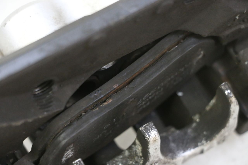 photo de REAR BRAKE CALIPER YAMAHA X-MAX XMAX 250 (2006 - 2009) - Zoom on usage condition