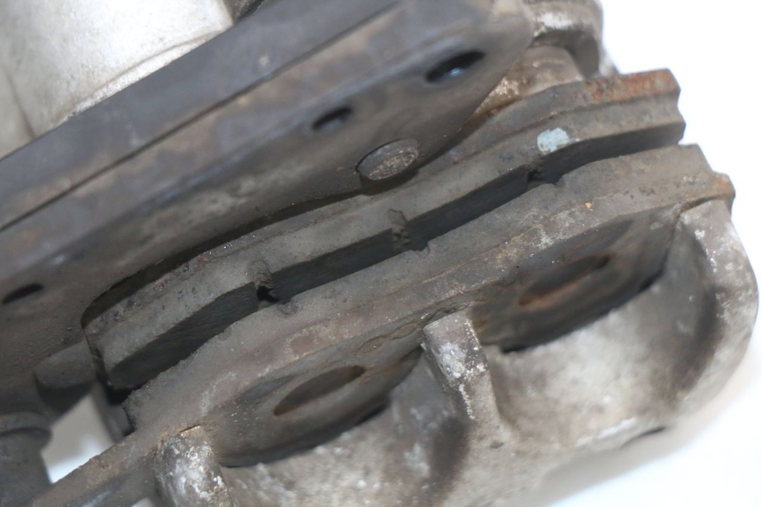 photo de FRONT BRAKE CALIPER KYMCO AGILITY 4T 50 (2005 - 2018) - Fixing points details