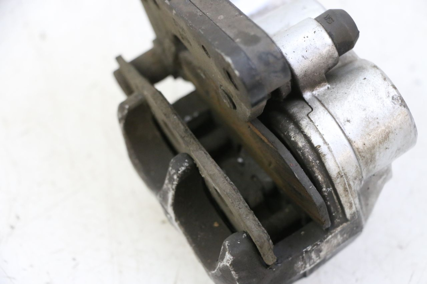 photo de FRONT BRAKE CALIPER KYMCO AGILITY 4T 50 (2018 - 2022) - Alternative perspective