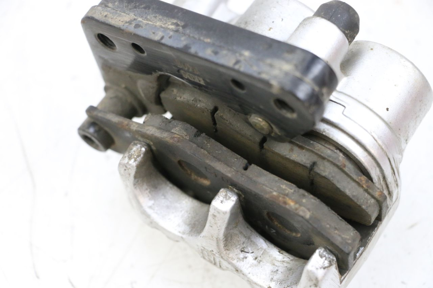 photo de FRONT BRAKE CALIPER KYMCO AGILITY 4T 50 (2018 - 2022) - Alternative perspective