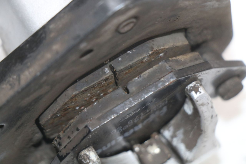 photo de FRONT BRAKE CALIPER KYMCO AGILITY FR 2T 50 (2012 - 2017) - Fixing points details