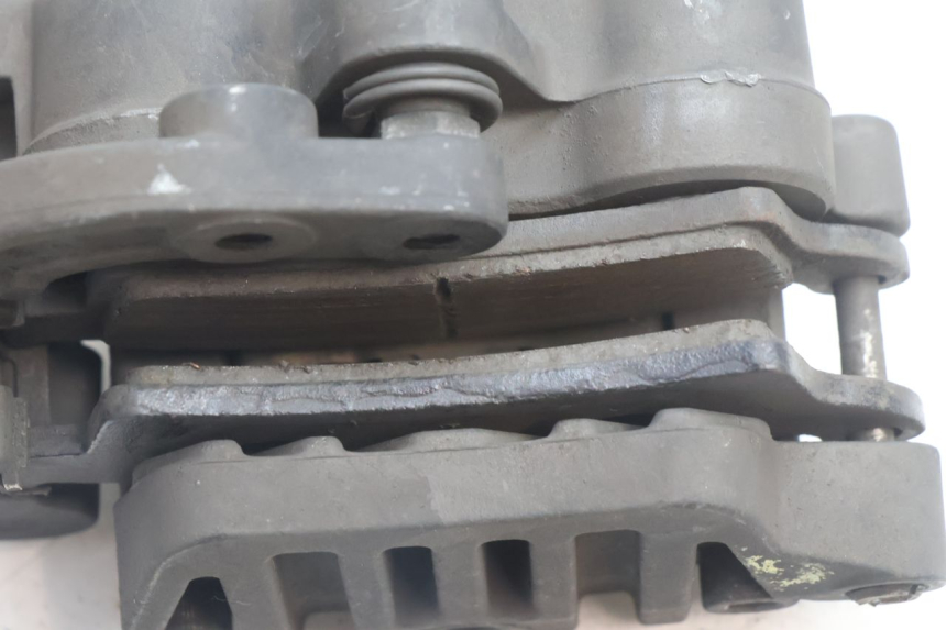 photo de FRONT BRAKE CALIPER APRILIA ATLANTIC S 125 (2010 - 2013) - Fixing points details