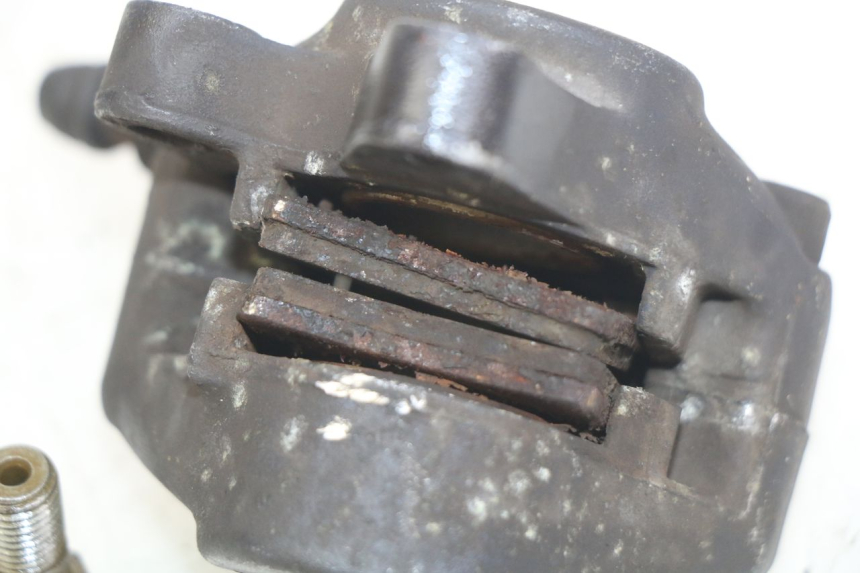 photo de FRONT BRAKE CALIPER MBK BOOSTER SPIRIT 50 (1999 - 2003) - Zoom on usage condition