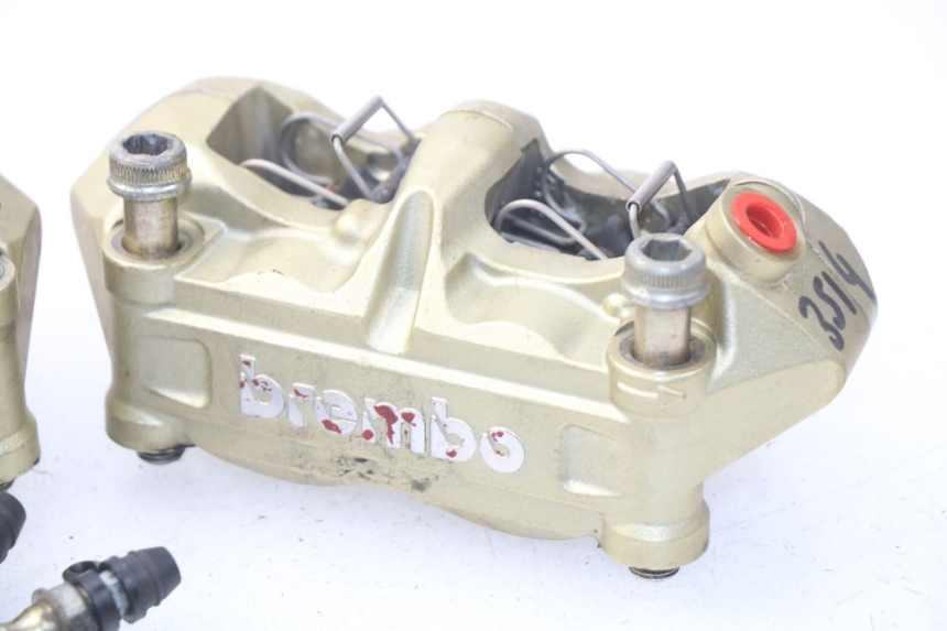 photo de FRONT BRAKE CALIPER MV AGUSTA BRUTALE R WALLY 910 (2008 - 2008) - Alternative perspective