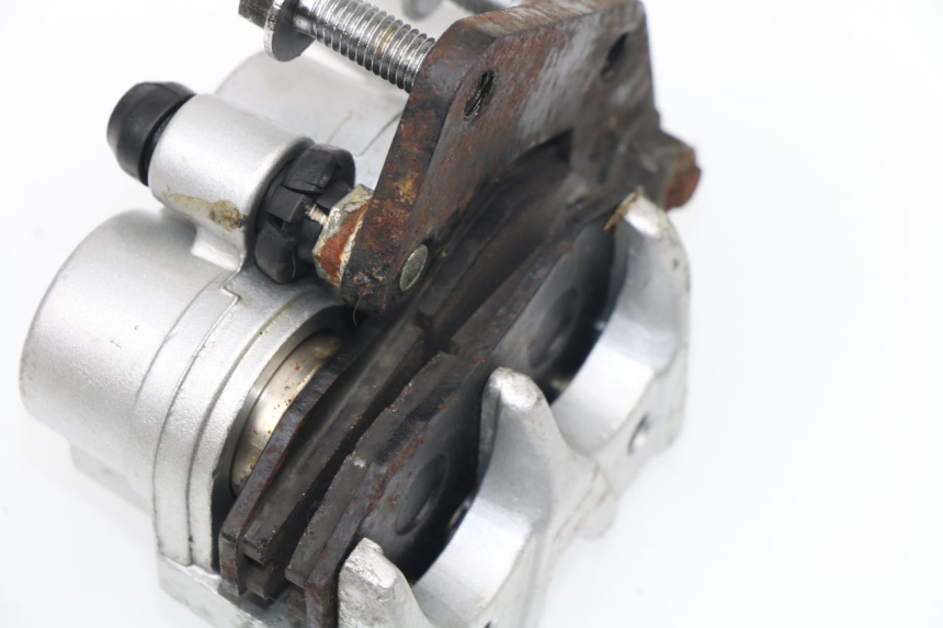 photo de FRONT BRAKE CALIPER BAOTIAN BT SPEEDROAD 125 (2008 - 2012) - Alternative perspective