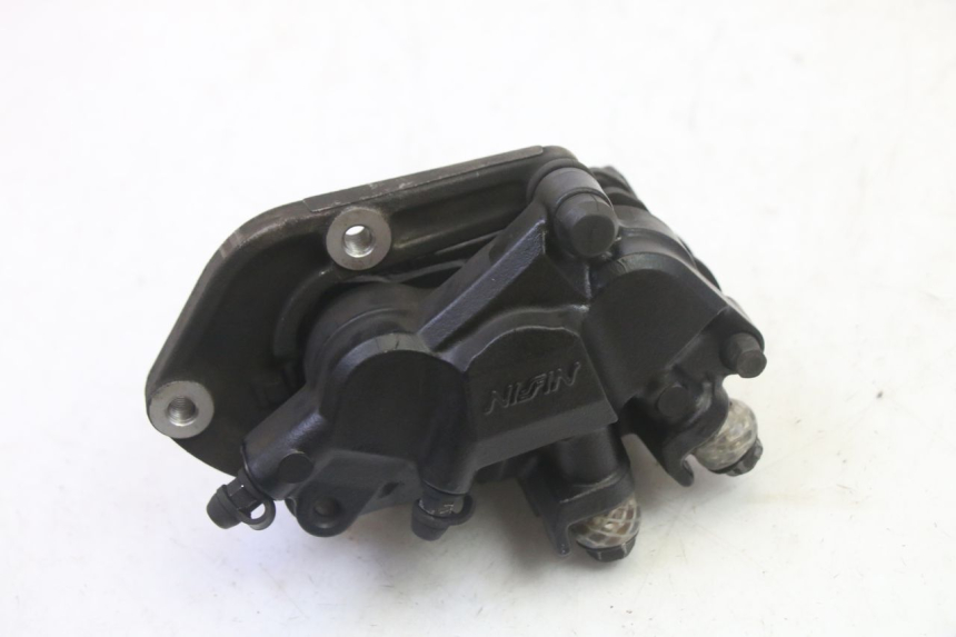 photo de FRONT BRAKE CALIPER SUZUKI BURGMAN 125 (2007 - 2014) - Alternative perspective
