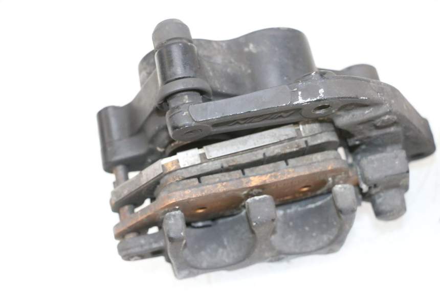 photo de FRONT BRAKE CALIPER SUZUKI BURGMAN 650 (2013 - 2020) - Alternative perspective