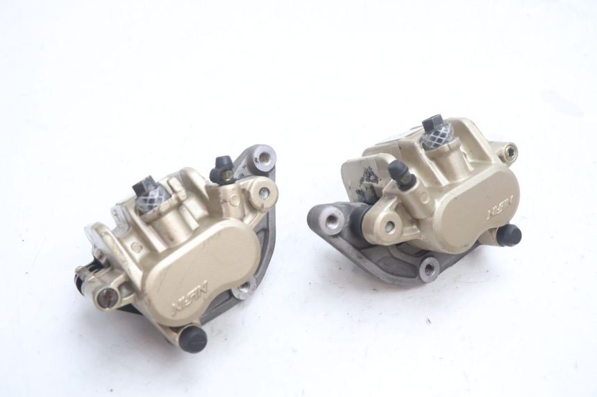 photo de FRONT BRAKE CALIPER HONDA CB F HORNET 600 (2005 - 2006) - Alternative perspective