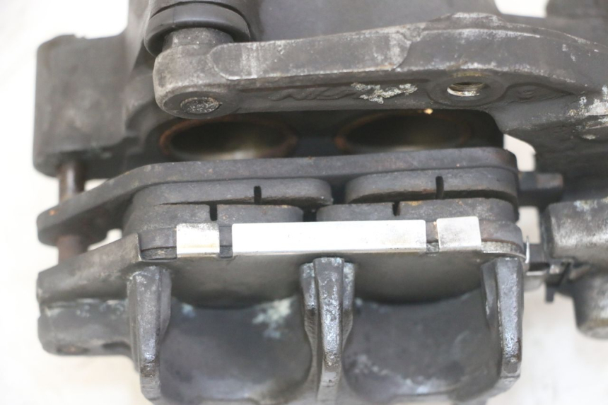 photo de FRONT BRAKE CALIPER HONDA CBF 500 (2004 - 2007) - Alternative perspective