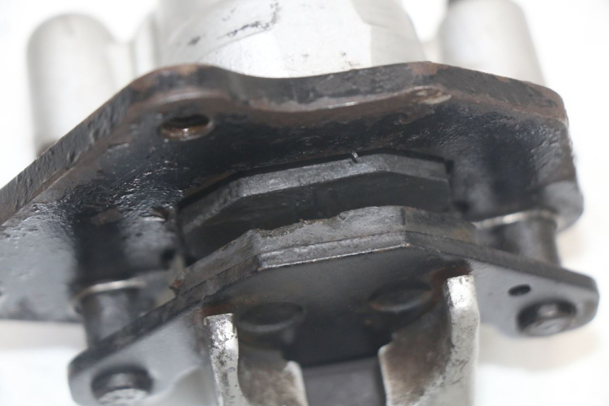 photo de FRONT BRAKE CALIPER DERBI SENDA SM DRD X-TREME 50 (2011 - 2017) - Fixing points details