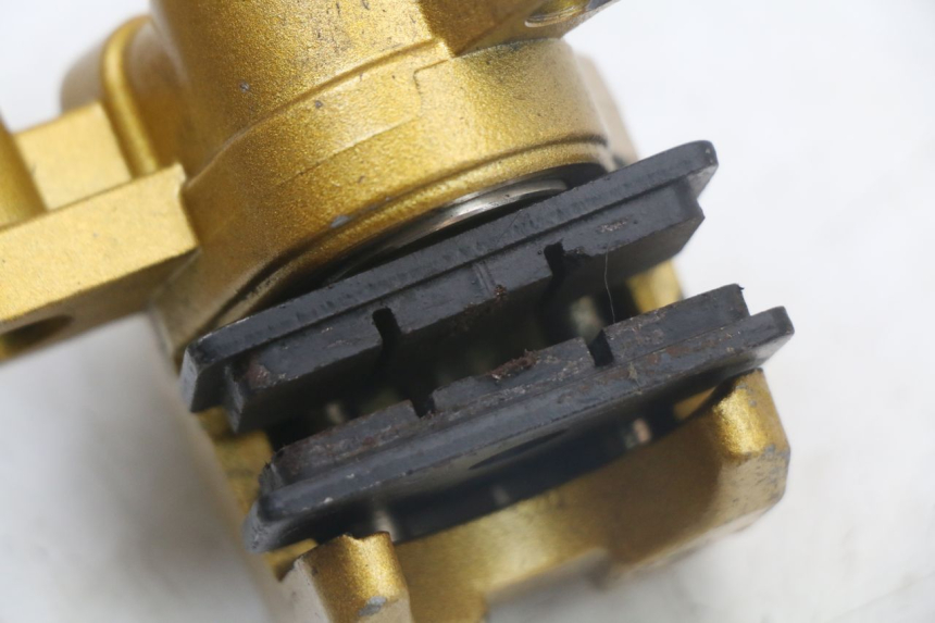 photo de FRONT BRAKE CALIPER LONCIN DIRT BIKE 125 - Fixing points details