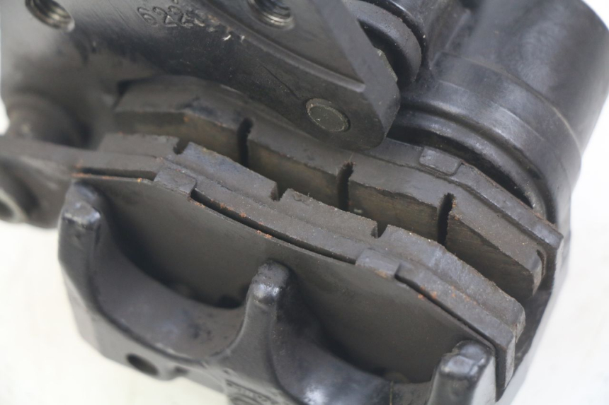 photo de FRONT BRAKE CALIPER PEUGEOT E-VIVACITY 1 (2012 - 2018) - Zoom on usage condition