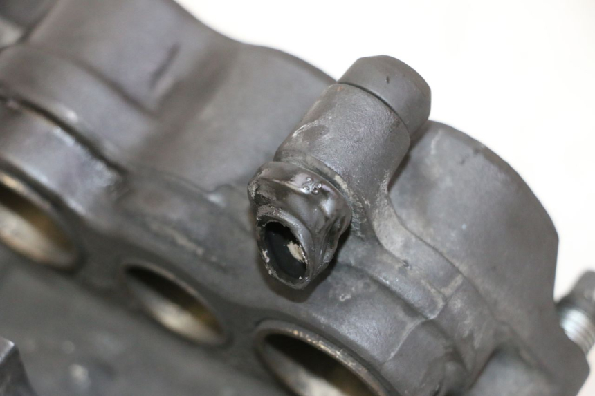 photo de FRONT BRAKE CALIPER HONDA FES S-WING SWING ABS 125 (2007 - 2015) - Alternative perspective